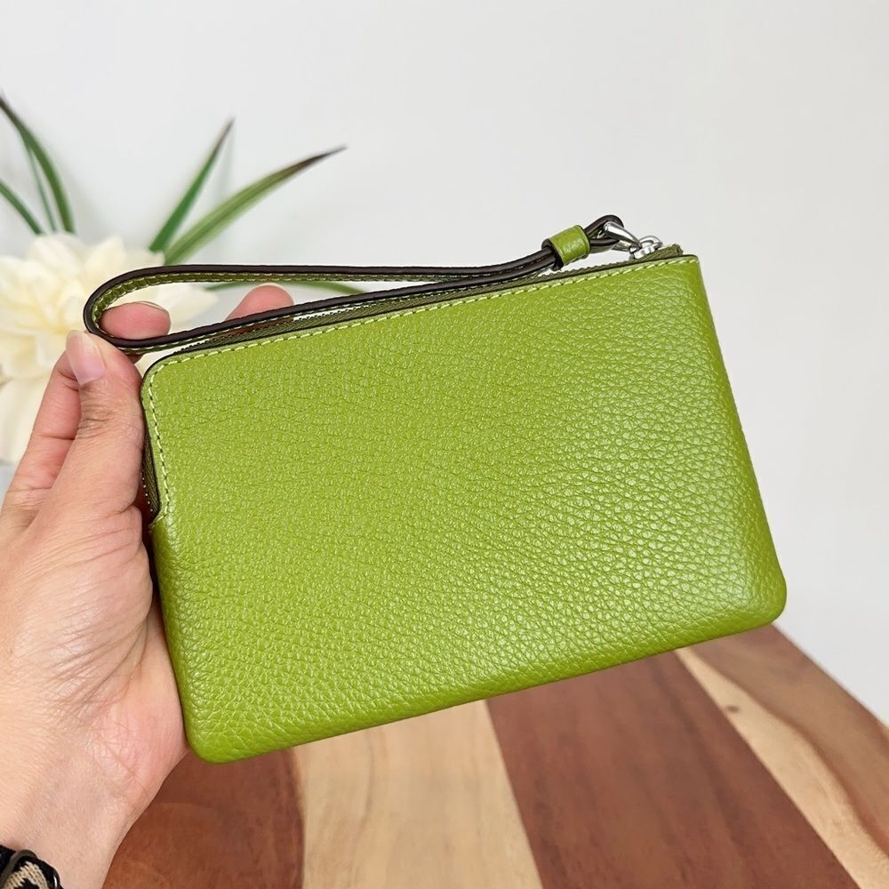 NWT Coach Leather‎ Corner Zip Wristlet - Picture 2 of 5